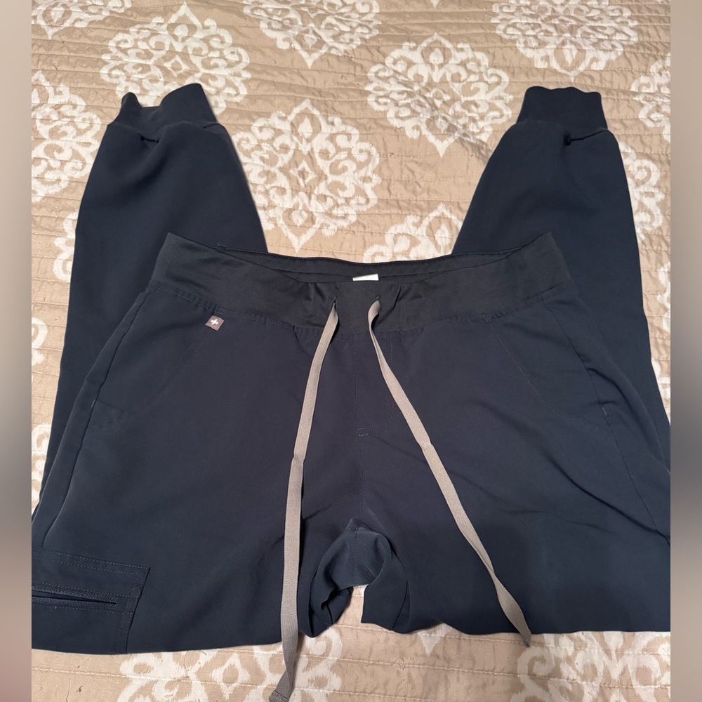 Figs size medium joggers blue
